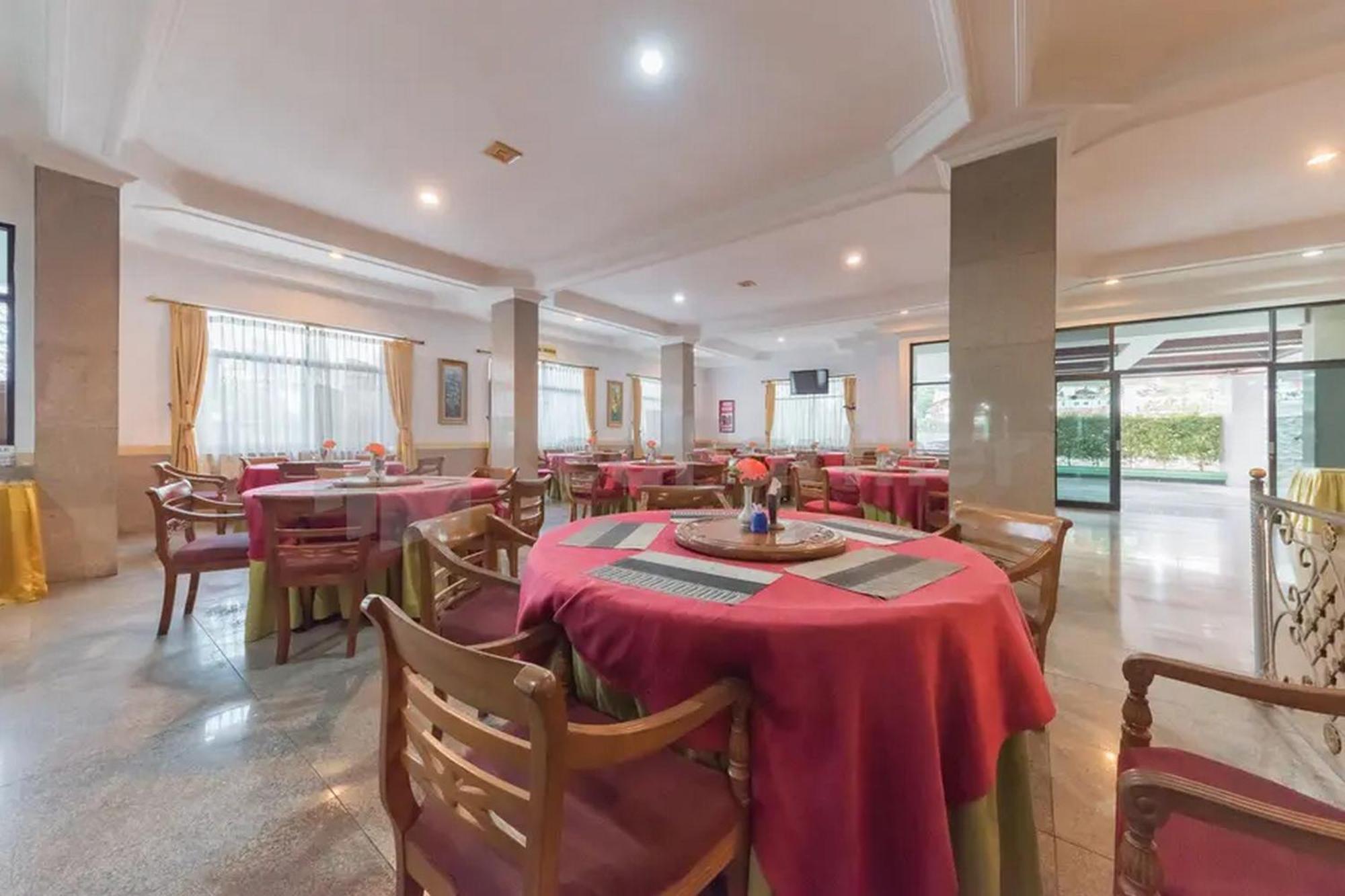 Hotel Ayong Linggarjati Kuningan Mitra Reddoorz Exterior foto