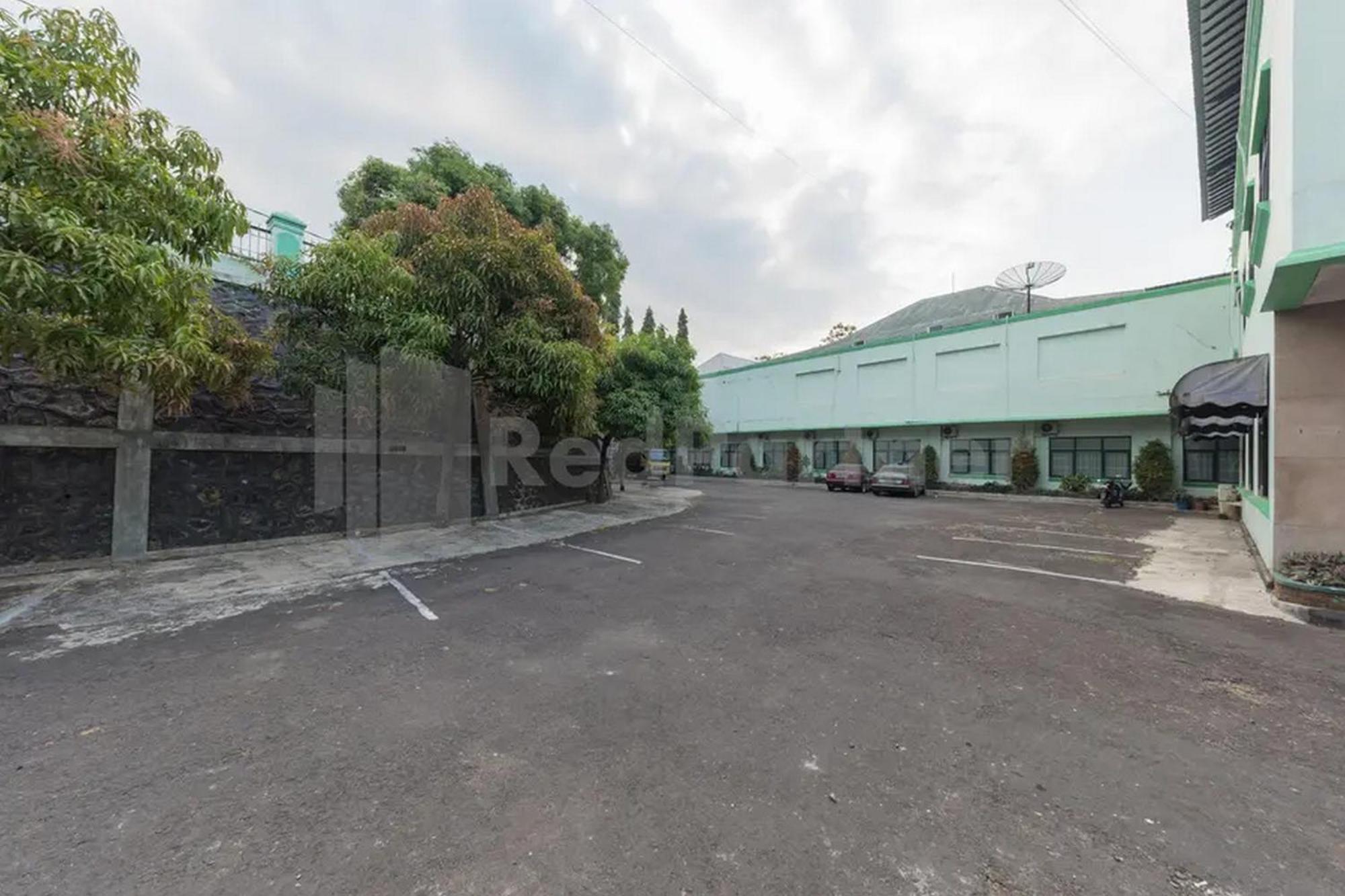 Hotel Ayong Linggarjati Kuningan Mitra Reddoorz Exterior foto
