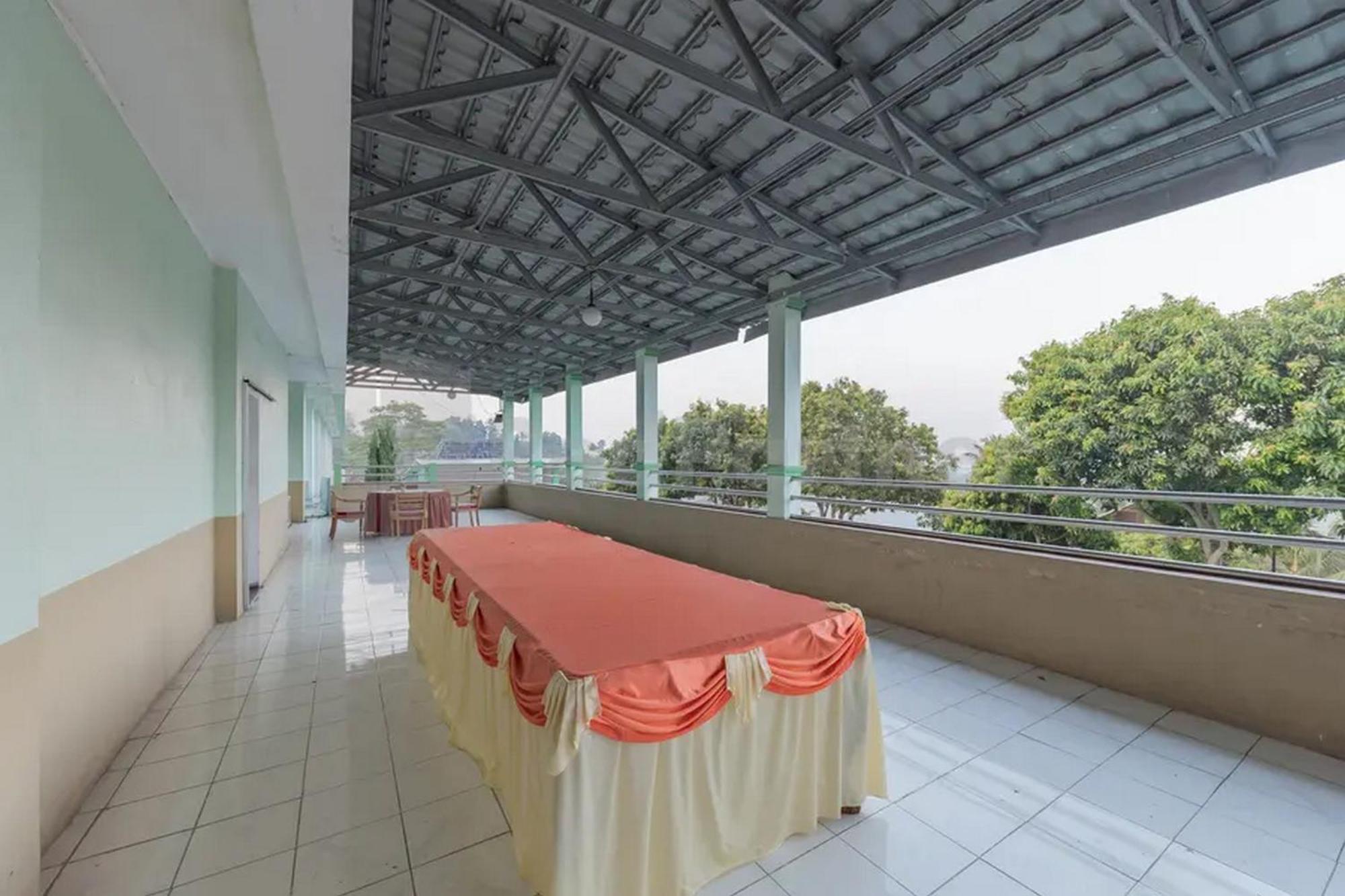 Hotel Ayong Linggarjati Kuningan Mitra Reddoorz Exterior foto